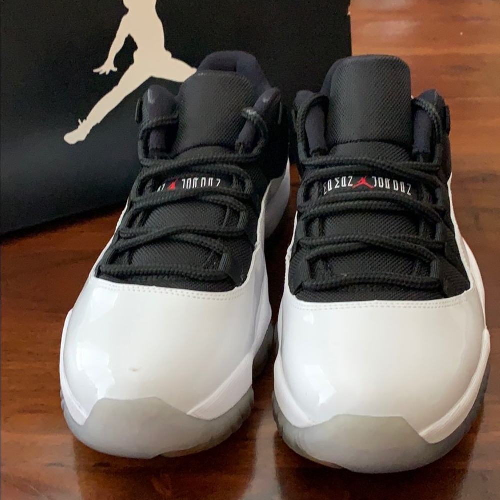 Jordan 11 low Tuxedo / Reverse Concord
